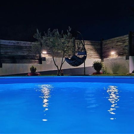 Holiday House Boost With Heated Pool Klis エクステリア 写真