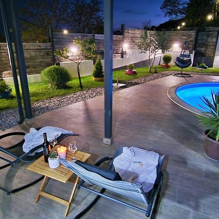 Holiday House Boost With Heated Pool Klis エクステリア 写真