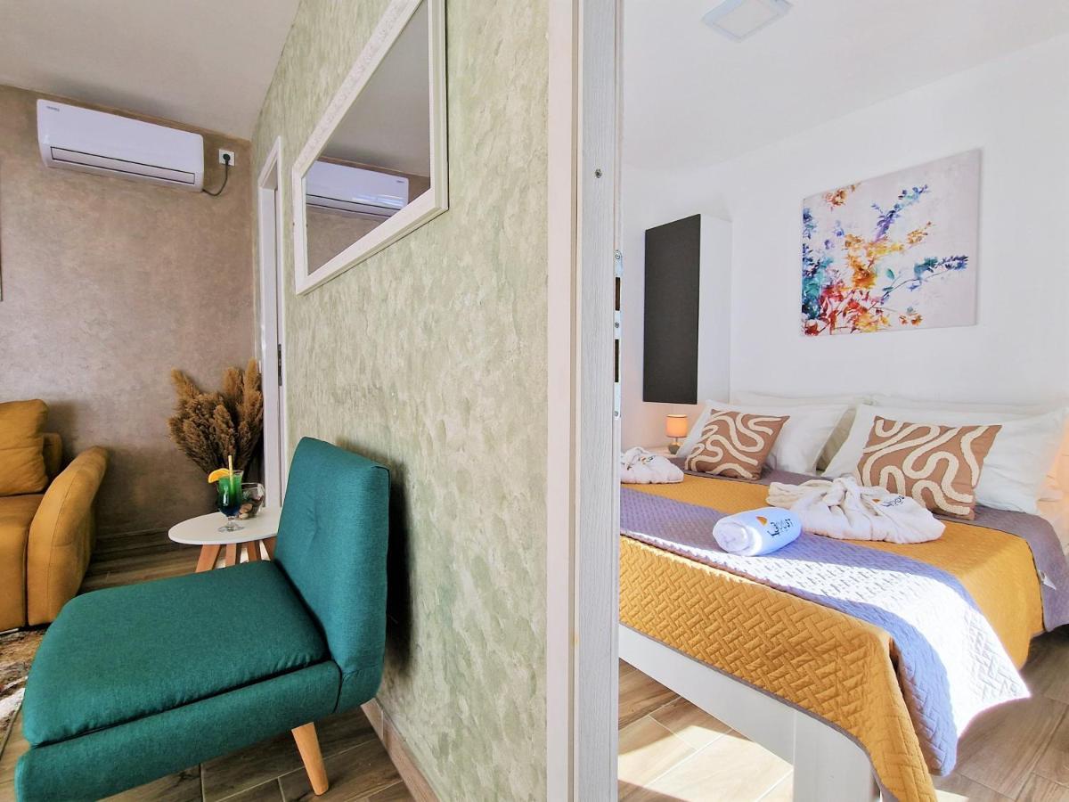Holiday House Boost With Heated Pool Klis エクステリア 写真