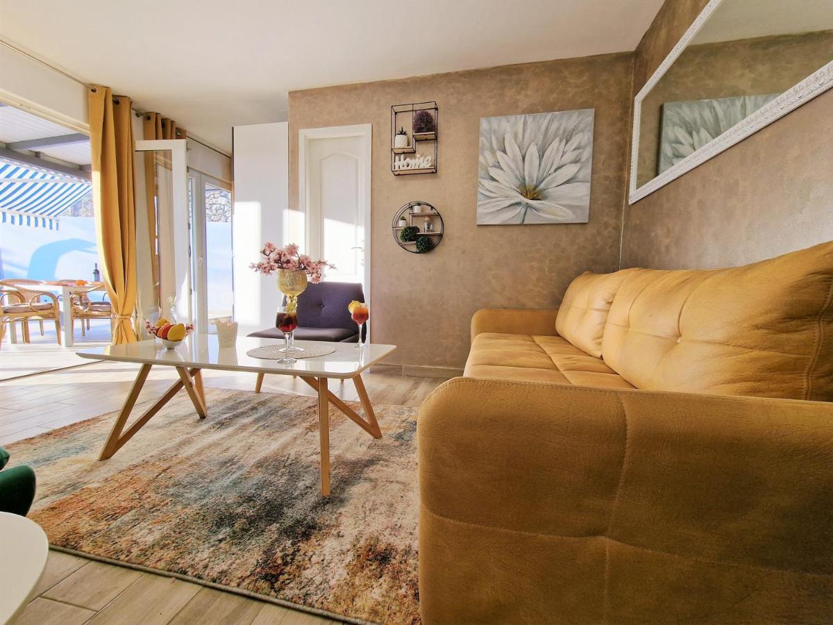 Holiday House Boost With Heated Pool Klis エクステリア 写真