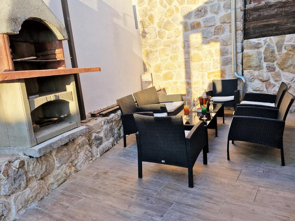 Holiday House Boost With Heated Pool Klis エクステリア 写真