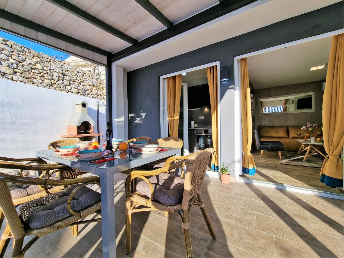 Holiday House Boost With Heated Pool Klis エクステリア 写真