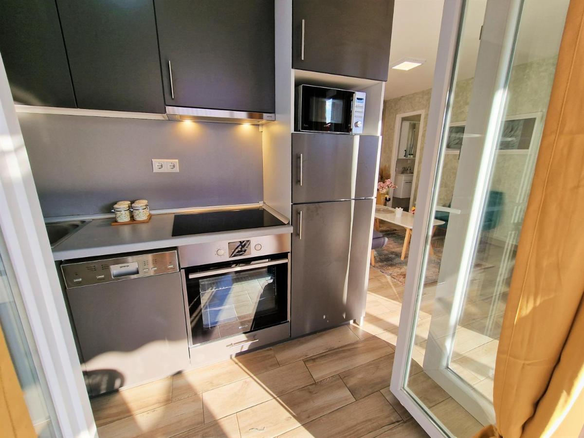 Holiday House Boost With Heated Pool Klis エクステリア 写真