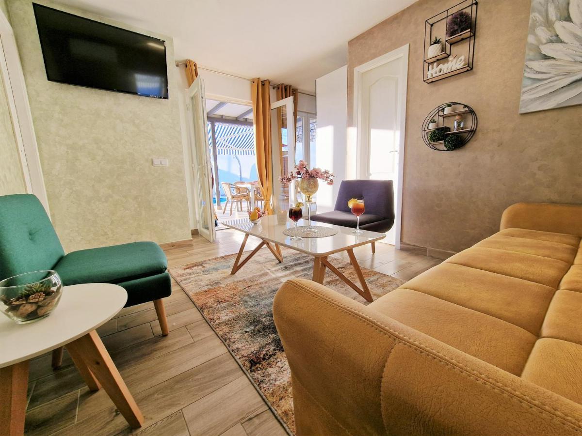 Holiday House Boost With Heated Pool Klis エクステリア 写真