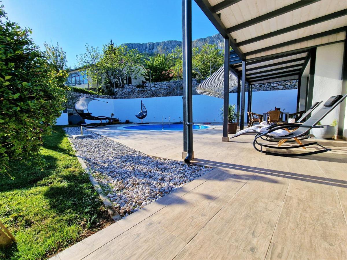 Holiday House Boost With Heated Pool Klis エクステリア 写真