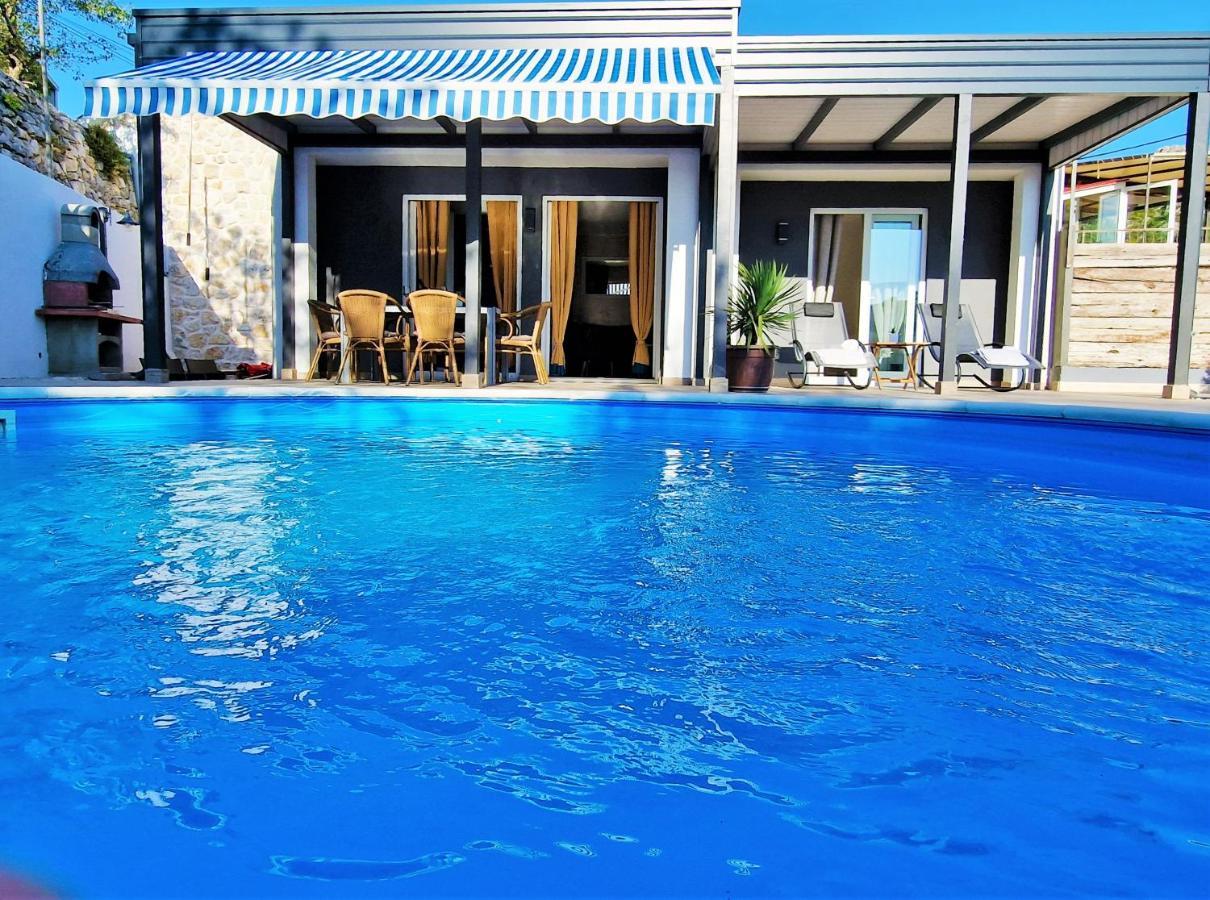 Holiday House Boost With Heated Pool Klis エクステリア 写真