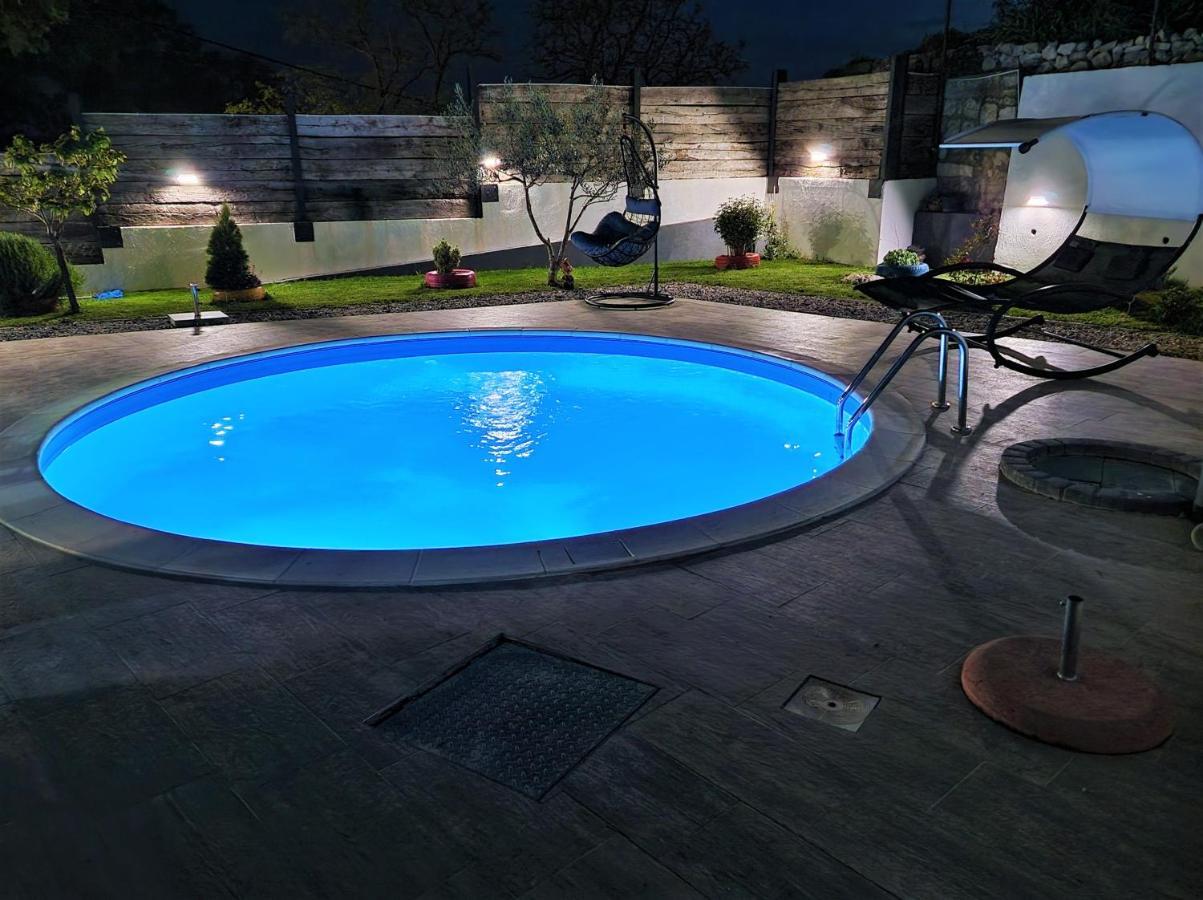 Holiday House Boost With Heated Pool Klis エクステリア 写真