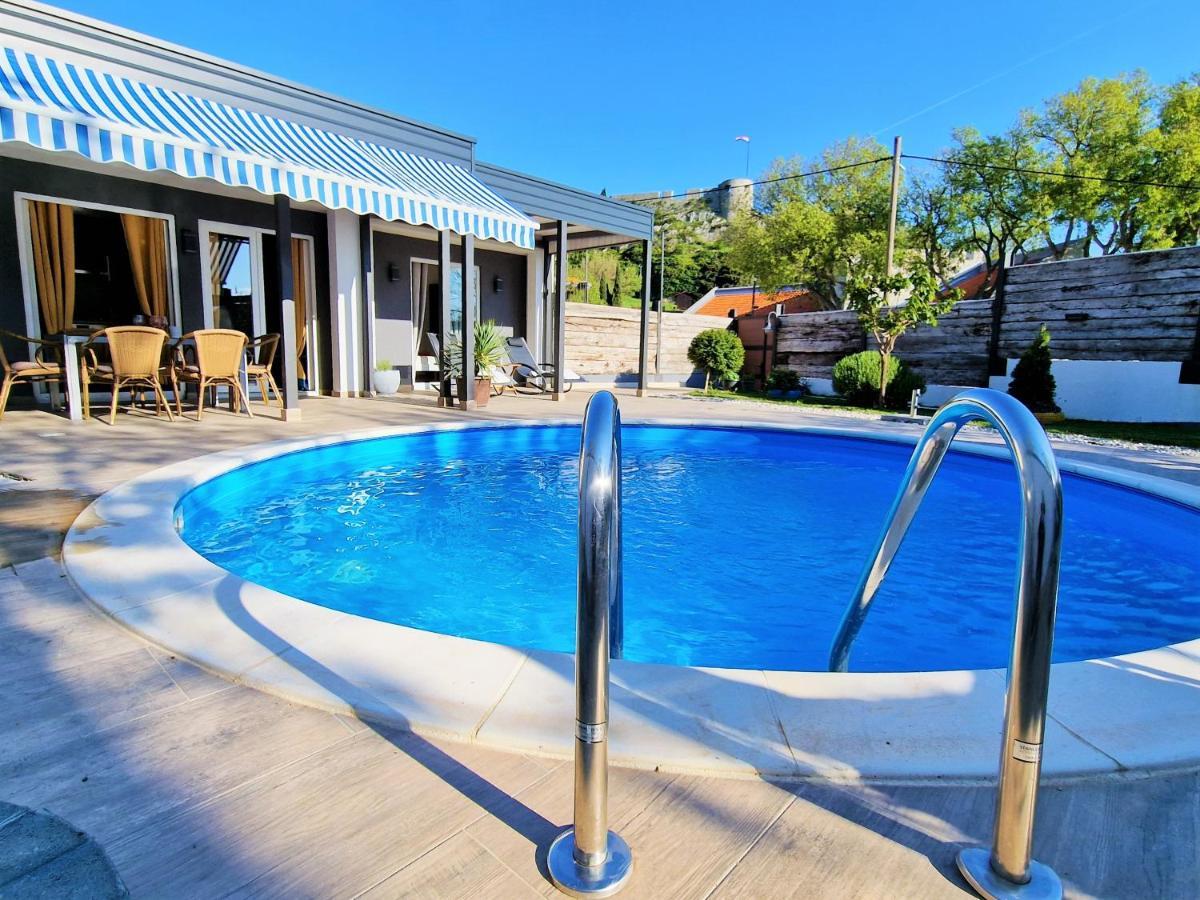 Holiday House Boost With Heated Pool Klis エクステリア 写真
